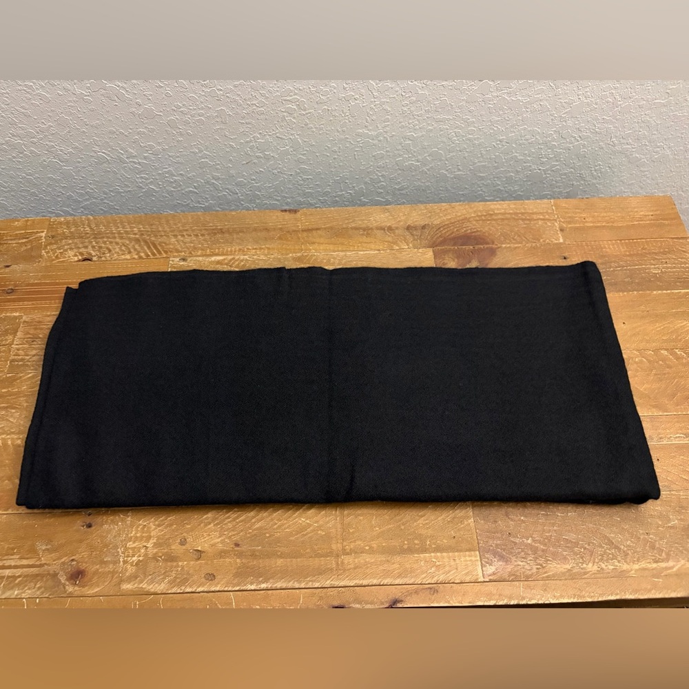 Amicale Cashmere Midnight Black Wrap - Picture 5 of 9